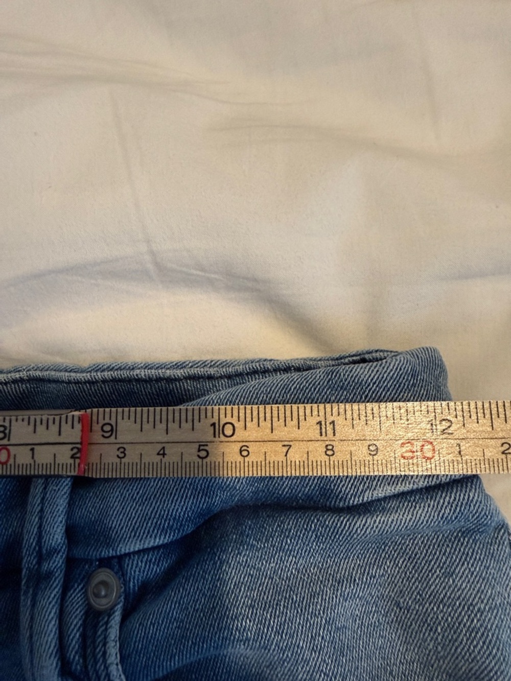 Good American Straight-Leg Jeans in Medium Blue Wash frayed Hem size 4/27 - Picture 8 of 8